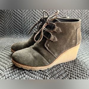 Tom’s suede wedge booties
